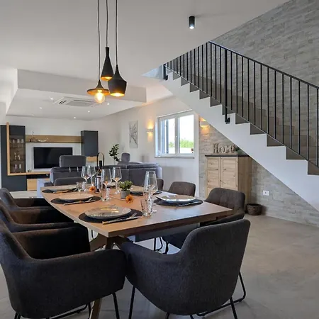 Holiday home Anso Milanezi