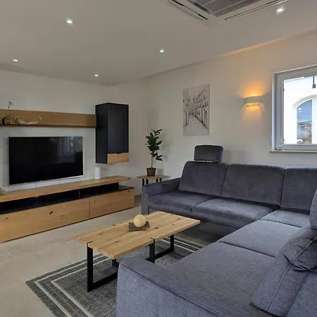 Holiday home Anso Milanezi